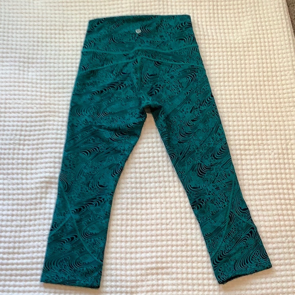 Lululemon In Movement Crops - Picture 6 of 9